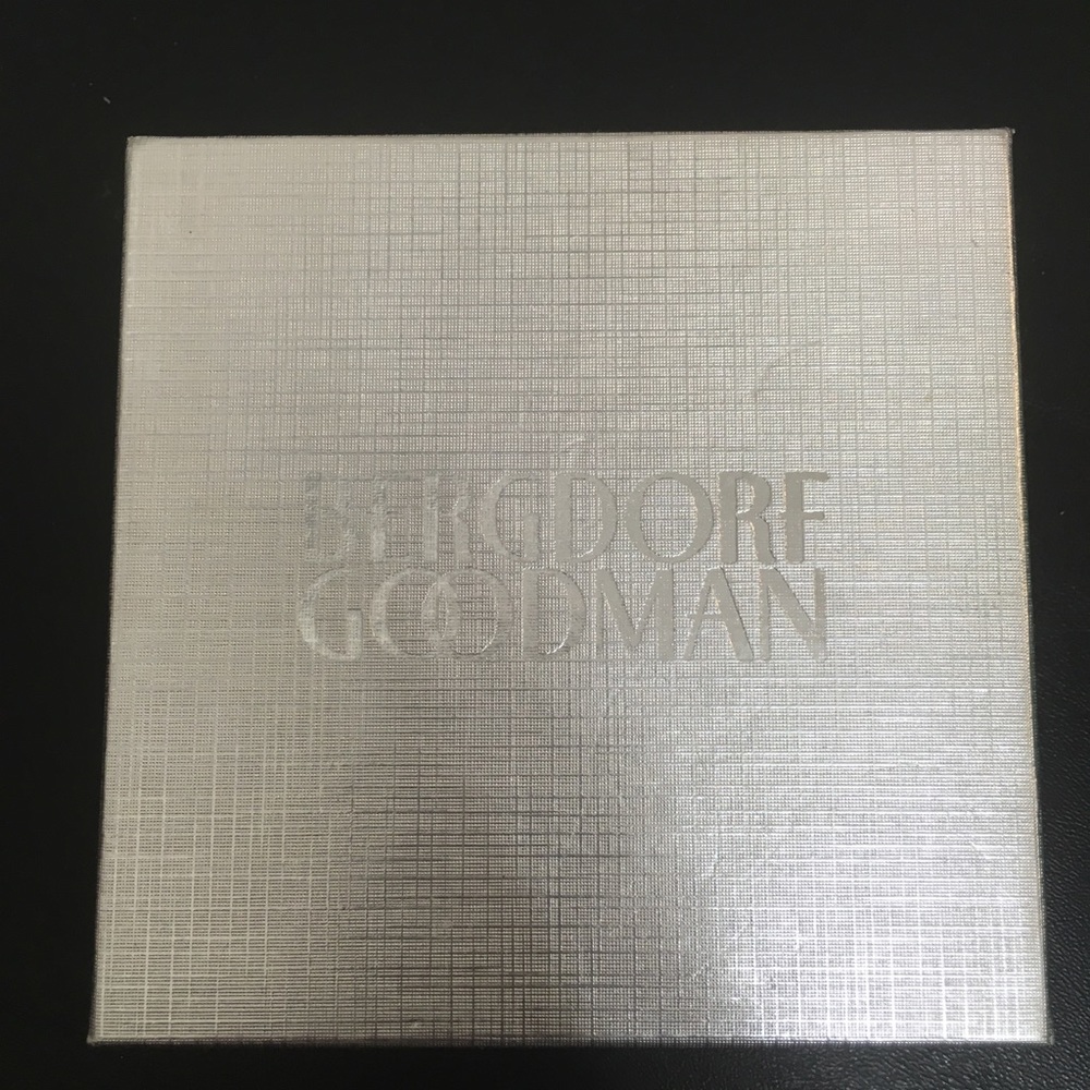 Bergdorf Goodman gift box Silver pre owned good